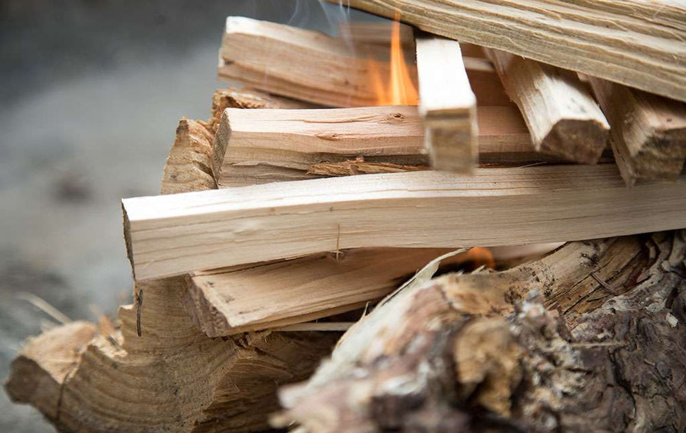 5 veelgemaakte fouten bij het stoken van brandhout (en hoe je ze vermijdt)